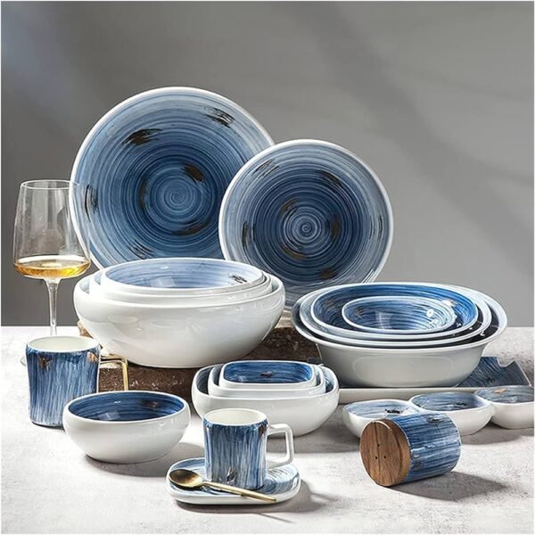 Assortiment de vaisselle 32 pièces en porcelaine bleu.