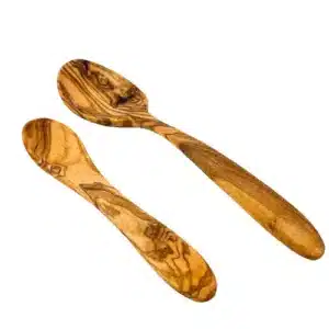 Cuillères en bois d'olivier sculptées à la main, disponibles en différentes formes et tailles. Parfaites pour servir des salades, des soupes, des desserts ou des apéritifs. Ensemble de 4 cuillères, fabriquées à partir de bois d'olivier durable et écologique.