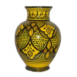 Vase en poterie artisanale, décoré de motifs traditionnels, pour une touche d'authenticité et de charme à votre décoration.